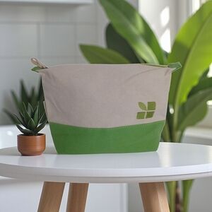 BIOLAGE CANVAS COSMETIC/TRAVEL BAG GREEN & IVORY NWOT
